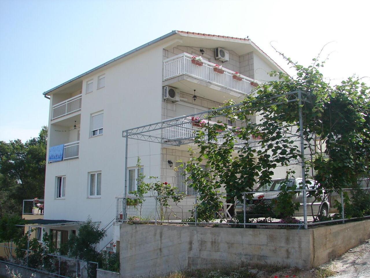Apartments Mara - barbecue Trogir Exterior foto